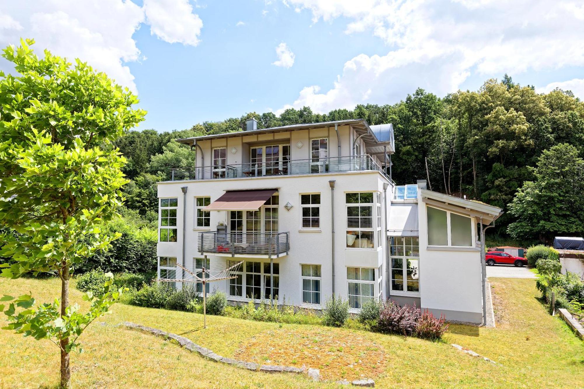 Grosszuegiges Helles Penthouse -Komplette Etage- Mit Balkon Und Stellplatz In Ruhiger Lage Кульмбах Экстерьер фото